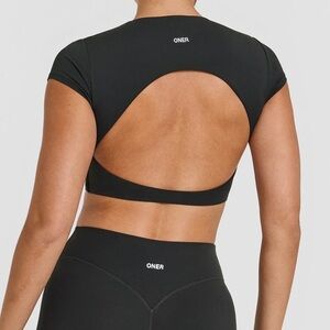 ‼️ ISO ONER ACTIVE CROP TOP‼️